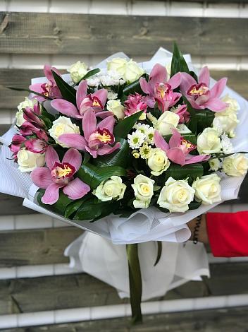 Букет цветов из: Розы и Хризантемы в Песчаном