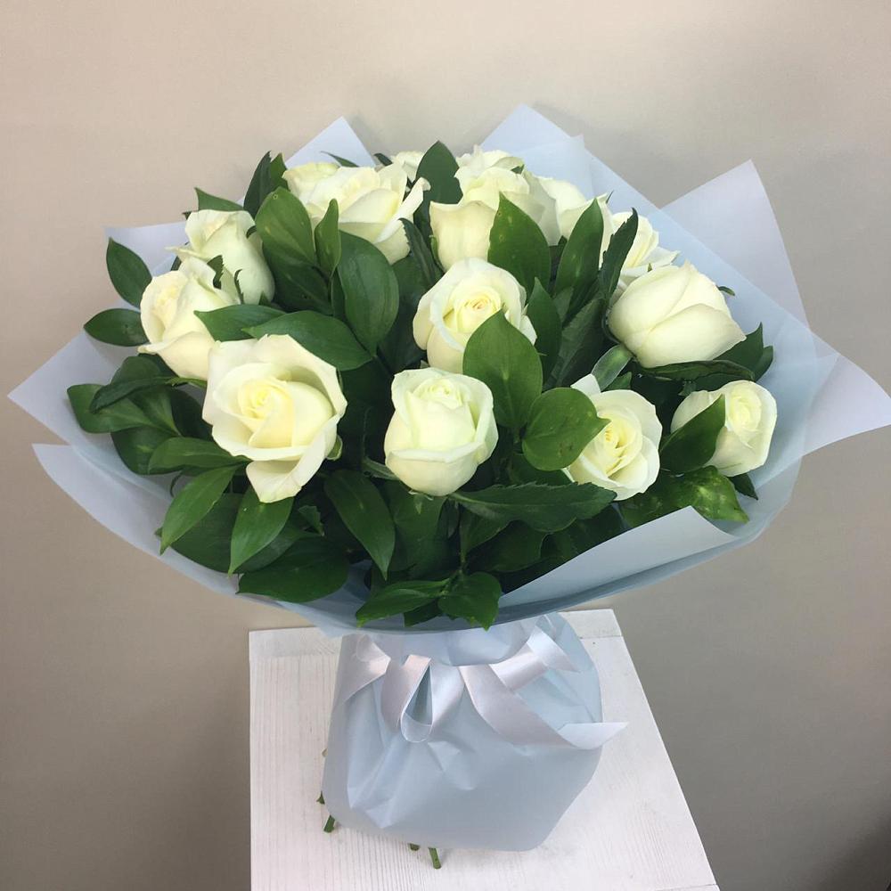 Букет 15 Белых роз Проуд в Песчаном