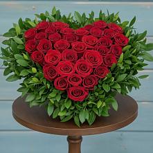 Цветочная композиция из Розы в виде сердца в Песчаном