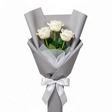Букет 3 белые розы в Песчаном