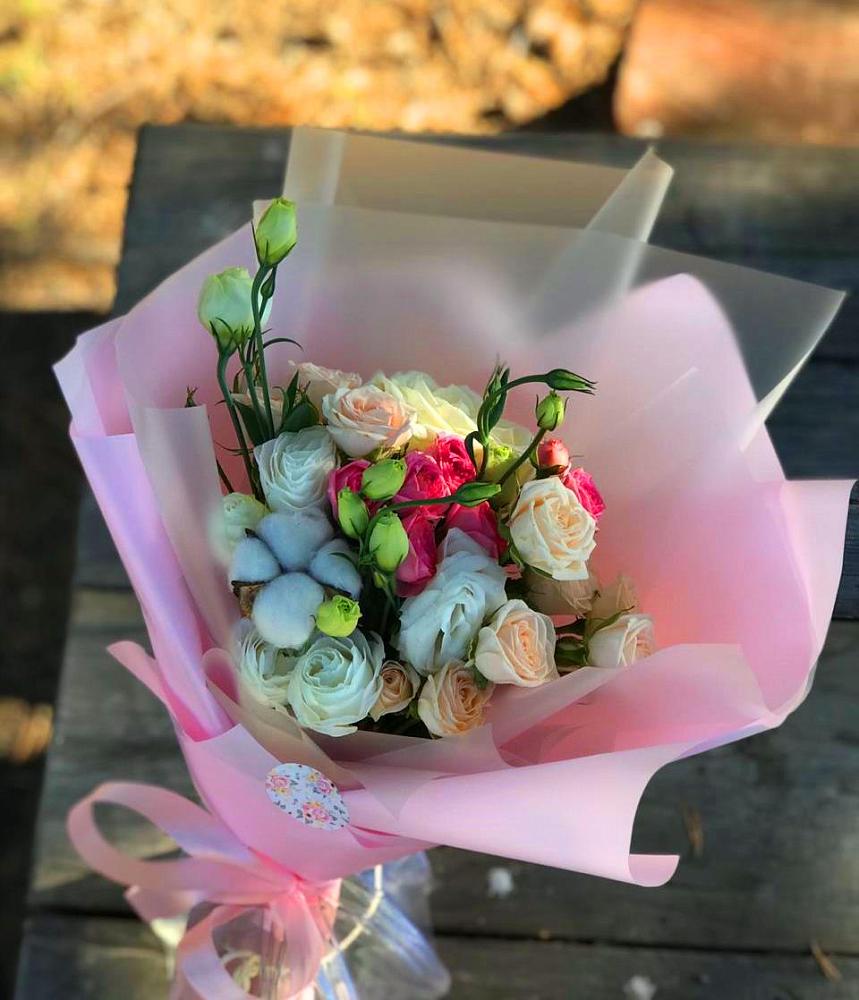 Букет цветов из: Розы и Лизиантусы в Песчаном