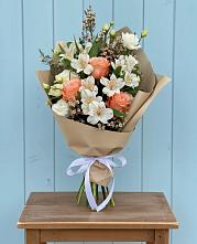 Букет цветов из:  Альстромерии, Лизиантусы, Розы и Хризантемы в Песчаном
