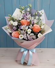 Букет цветов из:  Лизиантусы, Розы, Альстромерии и Гипсофила #REPLACE_PRED# Песчаном