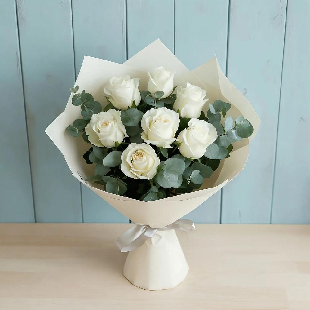 Букет Белые розы в Эвкалипте в Песчаном