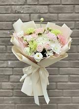 Букет цветов из:  Гвоздики, Розы, Лизиантусы и Хризантемы в Песчаном