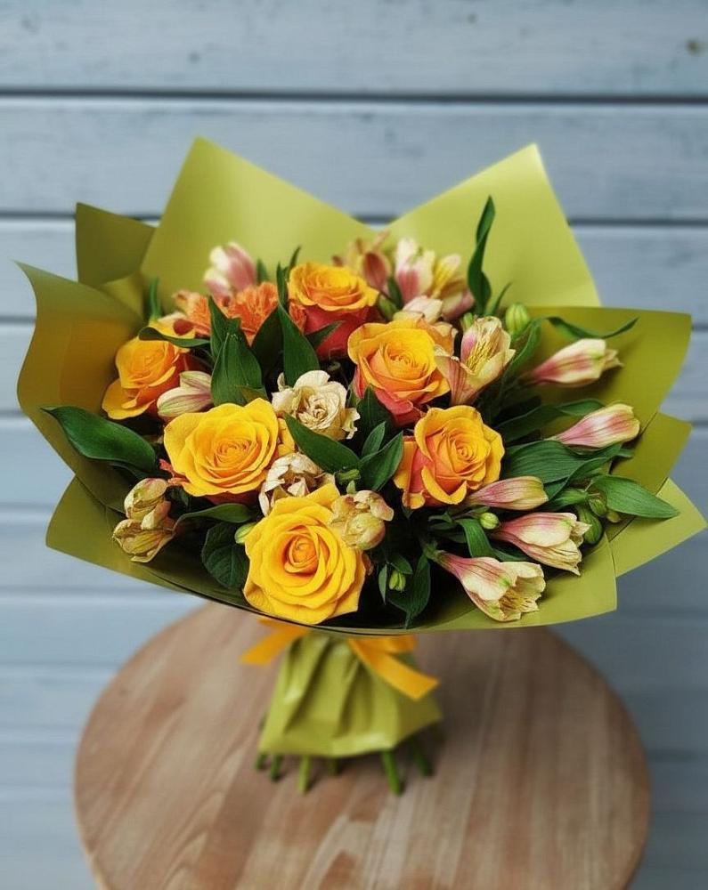 Букет цветов из: Альстромерии и Розы в Песчаном