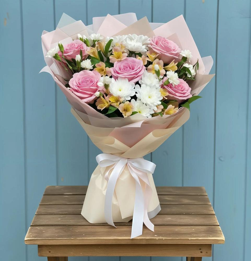 Букет цветов из: Гвоздики, Орхидеи и Розы в Песчаном