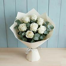 Букет Белые розы в Эвкалипте в Песчаном