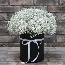 Цветочная композиция из Гипсофила в шляпной коробке в Песчаном