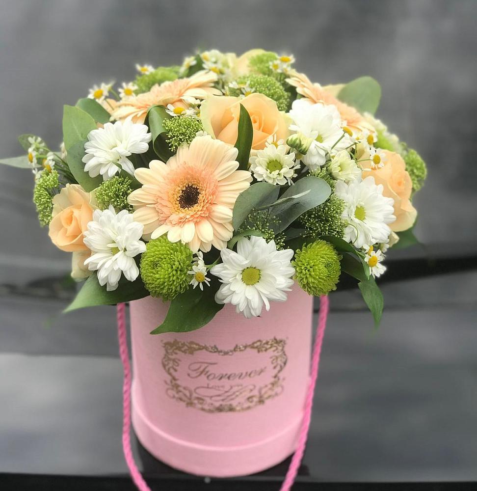 Цветочная композиция из Розы, Герберы и Хризантемы в шляпной коробке в Песчаном