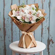 Букет цветов из:  Орхидеи и Розы #REPLACE_PRED# Песчаном